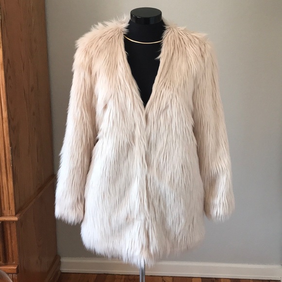 Forever 21 Jackets & Blazers - NWT Pink Faux Fur Coat